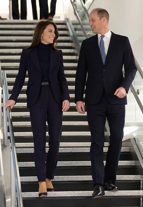 Kate Middleton arrives in Boston wearing a suit! Princess kicks off three-day visit in tonal ensemble. Düşes Kate, William E Kate, Looks Kate Middleton, Traditional Suit, Beautiful Suit, Mother Jeans, Vogue Uk, Power Dressing, Jeremy Scott