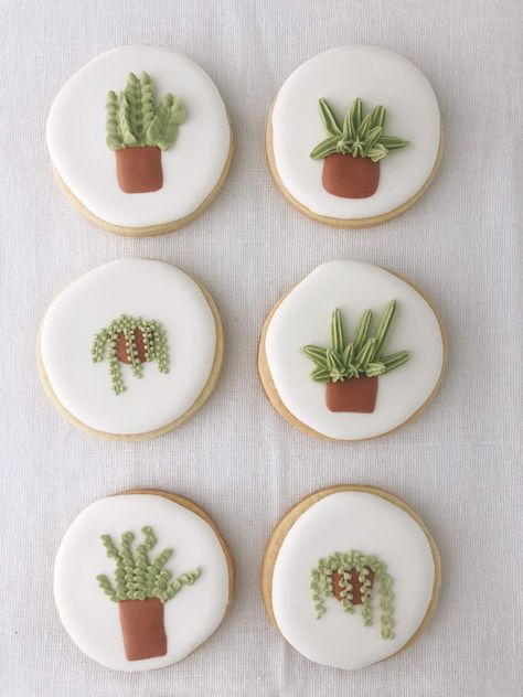 Succulent Cookies Royal Icing, Cactus Decorated Cookies, Plant Cookies Decorated, Sugar Cookie Recipe For Decorating, Cactus Cookies, Horse Cookies, Royal Iced Cookies, Sugar Cookie Royal Icing, Paint Cookies