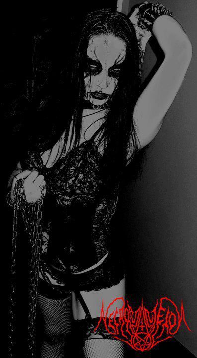 black metal Metal Girl Style, Venom Black Metal, Chica Dark, Vlad Tepes, Metal Outfit, Corpse Paint, Metalhead Girl, Black Metal Girl, Ladies Of Metal