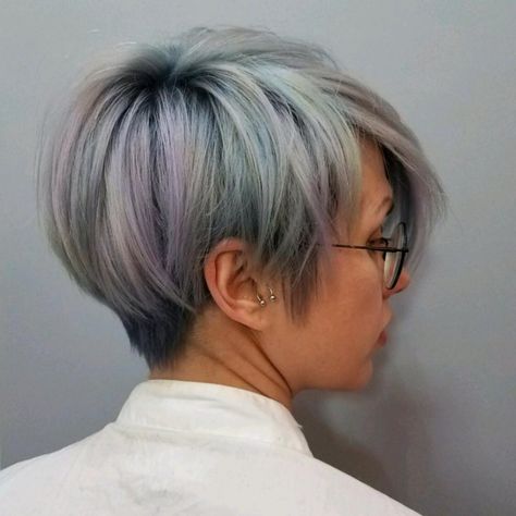 Cool Short Cut with Color Hair And Glasses, Short Choppy Haircuts, Choppy Haircuts, Choppy Bob Hairstyles, Choppy Hair, Short Grey Hair, Short Choppy Hair, Julianne Hough, Penteado Cabelo Curto