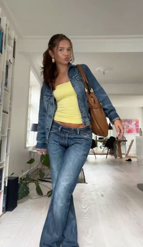 #USA  #fashioninspo #fashionidea #fashioncasual #fashionrebellen #fashionableclothes #fashionablefitness #fashionably #fashiongirl #fashionshop #fashionaesthetics  #stylegoals #trendythreads #fashionblogger #stylegoals #trendythreads  #styleinspiration #instafashion Look Jean, Uni Outfits, Amazon Storefront, Mode Inspo, Cute Everyday Outfits, Really Cute Outfits, Outfit Inspo Fall, Looks Style, Lookbook Outfits