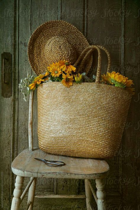 Straw Aesthetic, The Wind Is Rising, Diy Keramik, No Clothes, Straw Purse, Country Cottage, Country Life, Cinematography, Flower Power