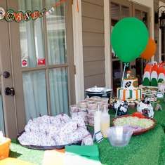 Football Birthday Party Ideas | Photo 46 of 53 | Catch My Party Football Birthday Party Ideas, Superbowl Party Games, Soccer Birthday Cakes, Football Pool, Pool Party Food, Football Wedding, Graduation Food, Birthday Football, Party Food Dessert