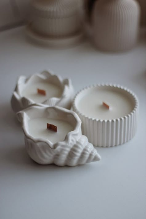 Handmade Candles Diy, Homemade Scented Candles, Soya Mumu, Candle Crafts Diy, Shell Candles, Creative Candles, Deco Home, Aesthetic Candles, Cute Candles