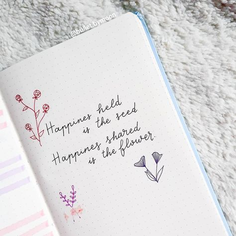 Doodle Quotes Cute, Journal Sketch Ideas, Aesthetic Journal Quotes, Journal Ideas Quotes, Quotes Notebook, Bujo Quotes, Journaling Quotes, Planner Quotes, Doodle Quotes