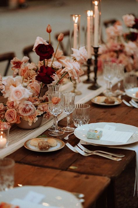 We will forever delight in al fresco Tuscan weddings, and this historic borgo took this moody Italian wedding aesthetic to new heights with a dolce far niente attitude, a pampas grass studded ceremony and a family style wedding dinner replete with blush and ruby blooms. Family Style Weddings, Winter Wedding Decor, Florence Wedding, Wedding Decor Ideas, Tuscan Wedding, Deco Floral, Wedding Dinner, Wedding Tablescapes, Wedding Mood Board