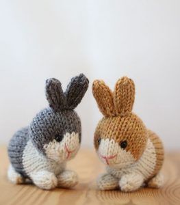 15 Free Animal Knitting Patterns - The Funky Stitch Dutch Rabbits, Rabbit Knitting Pattern, Dutch Rabbit, Animal Knitting Patterns, Knitting Paterns, Knitted Animals, How To Start Knitting, Paintbox Yarn, Knitted Toys