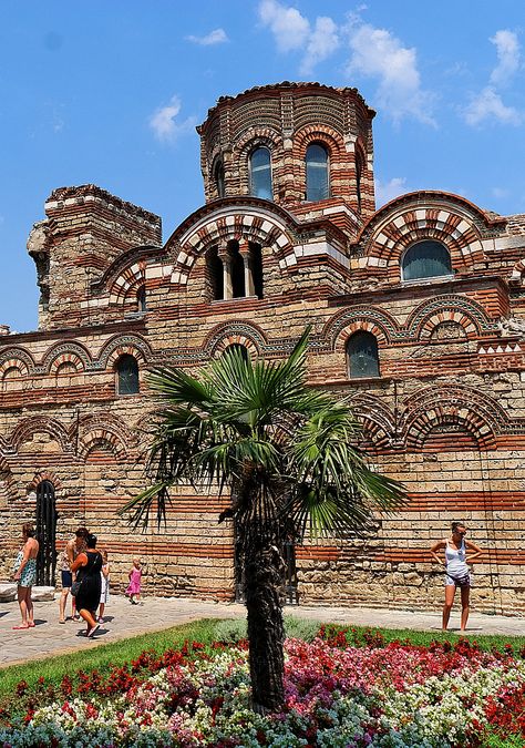 Often referred to as the "Pearl of the Black Sea", Nesebar is a UNESCO World Heritage Site and a rich city-museum defined by more than three millennia of ever-changing history. Bulgarian Architecture, Rich City, Stara Zagora, Byzantine Architecture, City Museum, Voyage Europe, Black Sea, The Pearl, Macedonia