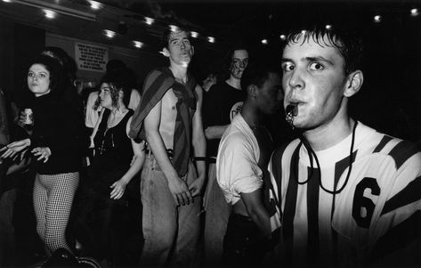 Photos capturing the blissful hedonism of ‘90s rave culture Rave Photos, Uk Rave, Bobby Robson, Photography 90s, Royal Books, Rave Scene, British Culture, Notting Hill Carnival, 90s Rave