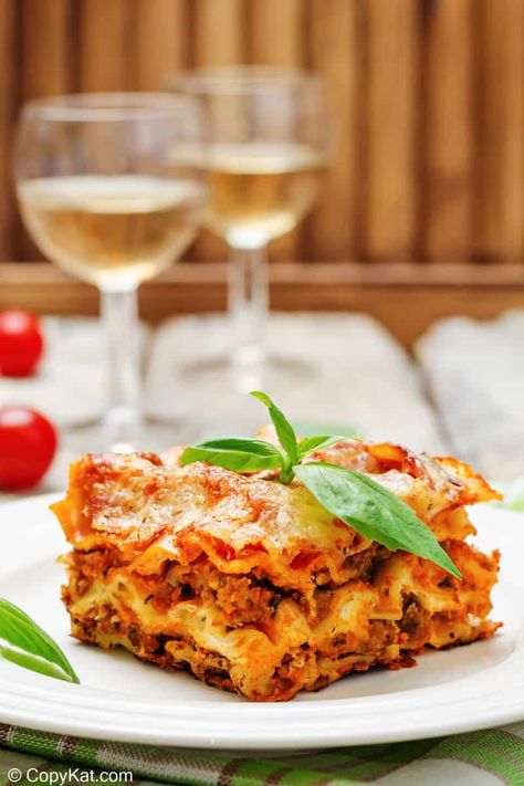 Baked Lasagna Recipe, Lasagna Recipe Without Ricotta, Italian Seasonings, Cheese Mozzarella, Baked Lasagna, Meat Lasagna, How To Make Lasagna, Easy Lasagna Recipe, Lasagna Noodles