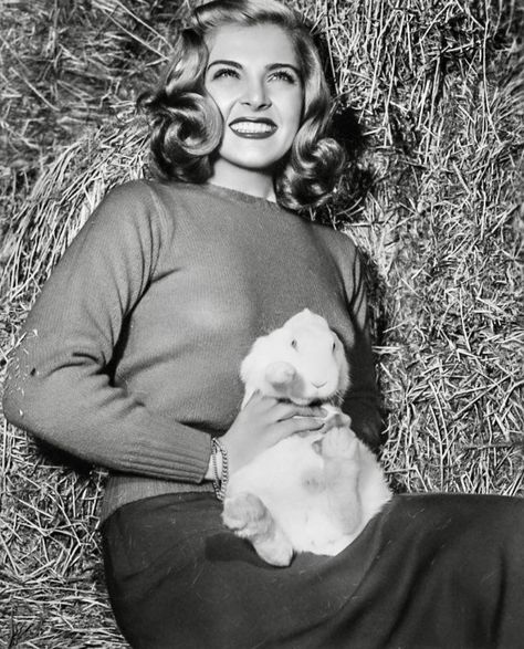 Lizabeth Scott, Classic Movie Stars, Golden Age Of Hollywood, Vintage Hollywood, Beautiful Smile, Golden Age, Old Hollywood, Front Row, Movie Stars