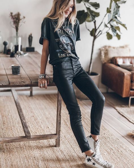 Music And Love, Love In Paris, Casa Cook, Saturday Outfit, Rocker Look, Look Jean, Casual Outfit Inspiration, Rocker Style, Rocker Chic