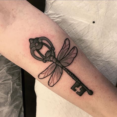 Dragonfly Skeleton Key Tattoo | Tattoo Ideas and Inspiration Key Tattoo With Flowers, Traditional Tattoo Key, Dragonfly Skeleton, Skeleton Key Tattoo, Dragonfly Tattoos, Ink Therapy, Dragonfly Tattoo Design, Key Tattoos, Key Tattoo