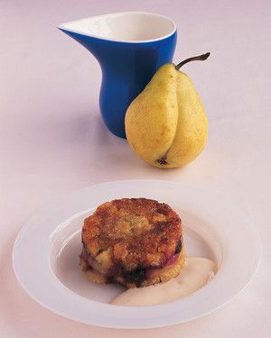 Pear-Blueberry Betty American Dessert, Blueberry Crisp, Bartlett Pears, Brown Betty, Sliced Pears, American Desserts, Easy Blueberry, Yummy Pasta Recipes, Lemon Sauce