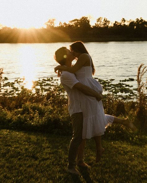 a session that felt like it was straight out of a romance film 🦢🌿🛶
•
•
•
keywords: notebook photoshoot, canoe photoshoot, couples photoshoot, nature couples photos, the notebook, movie scenes, romance, love, golden hour, engagement photos, tampa photographer, st pete photographer, romcom, documentary photography, cinematic photography, visual poetry, storytelling, florida photoshoot