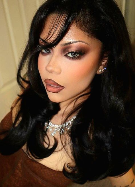 Black Sultry Makeup, Makeup Looks Dark Feminine, Dark Valentines Makeup, Light Brown Makeup Looks, Gangster Makeup, Goth Wedding Makeup, Dark Glam Makeup, Goth Glam Makeup, Maneater Makeup