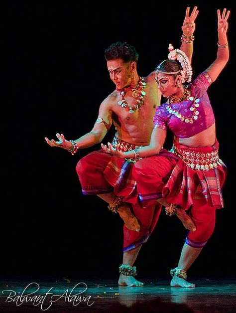 Odissi Dance Odissi Dance, Dance Indian, Dance Bellydance, Dancing Photography, Indian Classical Dancer, Dance Forms, Bharatanatyam Poses, Dance Of India, Cultural Dance