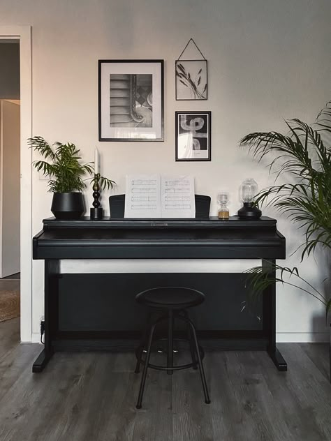 Piano Space Ideas, Modern Piano Decor, Black Piano Decorating Ideas, Piano Area Decor, Piano Living Room Ideas, Piano Studio Decor, Piano Area In Living Room, Piano Keyboard Decor, Black Piano Living Room