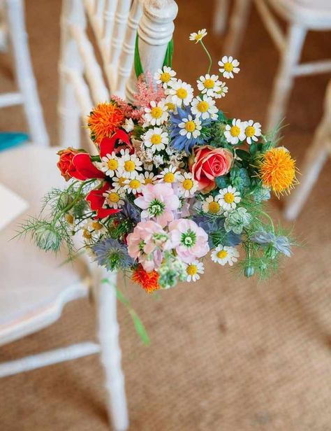 Bright Wedding Decorations, Wedding Flowers Cost, Succulent Wedding Decor, Summer Wedding Venues, Bright Wedding Flowers, Wedding Ceremony Ideas, Colorful Wedding Flowers, Wedding Balloon Decorations, Wedding Aisle Decorations