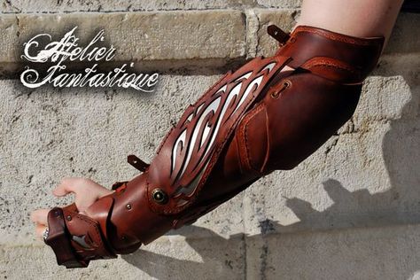 Armadura Cosplay, Costume Armour, Armor Clothing, Leather Bracers, Wing Design, Cosplay Armor, Arm Guard, Leather Armor, Arm Armor