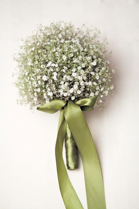 Baby's Breath Bouquet, Cer Nocturn, Simple Wedding Bouquets, فستان سهرة, Wedding Arrangements, Wedding Flower Arrangements, Baby's Breath, Green Ribbon, Bride Bouquets