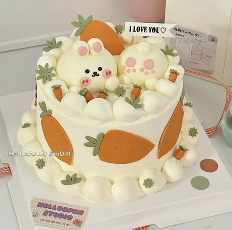 Rabbit Carrot Cake, Aesthetic Carrot Cake, Birthday Cake Rabbit, Bunny Cake Birthday, Rabbit Cake Ideas, Rabbit Cake Design, Carrot Cake Design, Bunny Cake Design, Carrot Birthday Cake