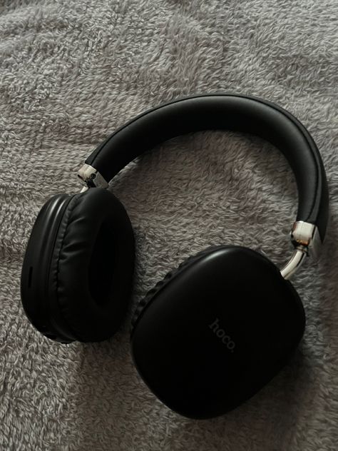 Headset Aesthetic Tumblr, Wired Headphones Aesthetic, Hoco Aesthetic, Oc Sketchbook, Knowledge Aesthetic, Nike Elite Backpack, Headphone Aesthetic, Aesthetic Headphones, Friends Mood