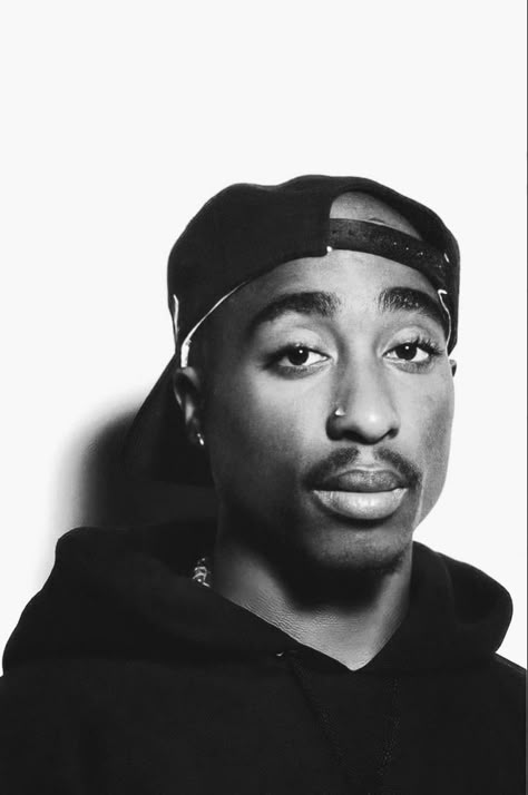 Tupac Tattoo, Tupac Photos, Tupac Wallpaper, 90s Rappers, Tupac Pictures, Vintage Black Glamour, Tupac Shakur, Hip Hop Rap, Tupac