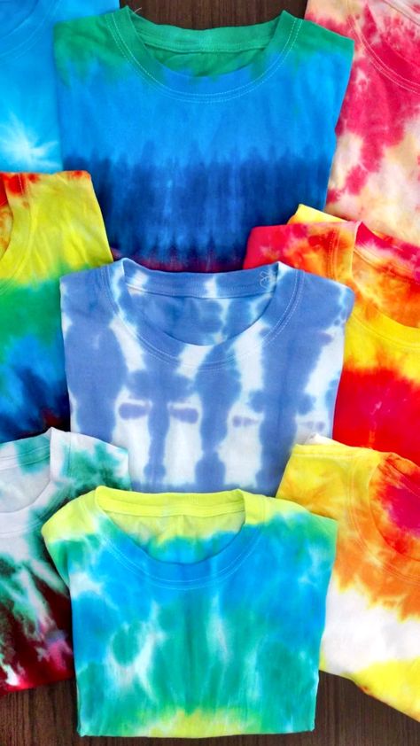 7 Easy Tie-dye Patterns for Beginners Beginner Tie Dye Patterns, How To Make A Tie, Diy Background, Make A Tie, Tie Dye Party, Dye Patterns, Shirt Folding, Easy Patterns, How To Tie Dye