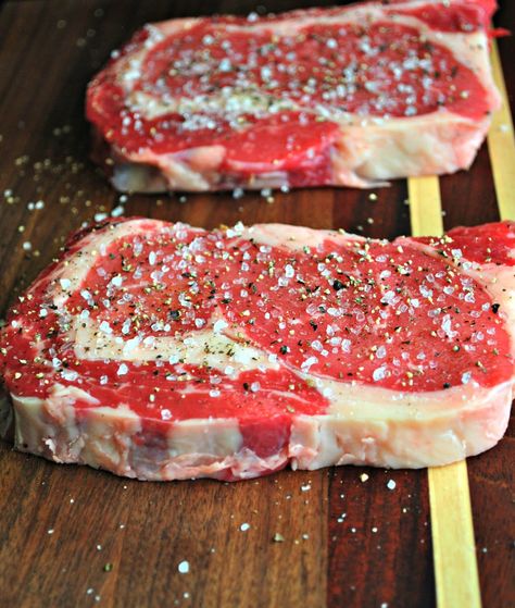 Gordon Ramsay's Steak Recipe, simple and perfect tenderness and taste for steak Gordon Ramsay Dishes, Gordon Ramsay Steak, Chef Ramsey, Gordon Ramsey Recipes, Ribeye Steak Recipes, Gordon Ramsay Recipe, Beef Steak Recipes, Cooking The Perfect Steak, Chef Gordon Ramsay