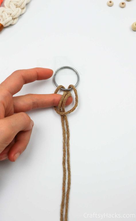 How To Knit A Keychain, Simple Macrame Keychain Diy, Simple Macrame Keychain Tutorial, Step By Step Macrame Keychain, Easy Diy Keychains To Sell, Knot Keychain Diy, Key Chains Diy Handmade Easy, Key Ring Ideas Diy, Yarn Keychain Diy Easy