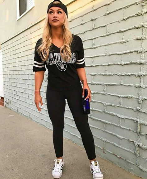 Raiders4Life Raiders Outfit, Raiders Cheerleaders, Oakland Raiders Fans, Dodgers Girl, Raiders Nation, Raiders Baby, Raiders Girl, Cute Fall Outfit Ideas, Raiders Fans