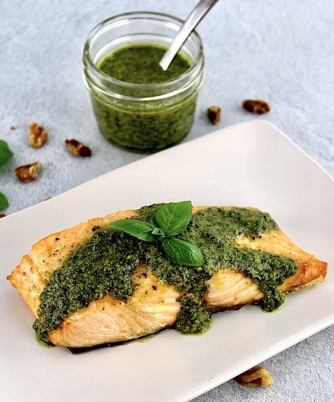 Air Fryer Pesto Salmon Pesto Salmon Recipe, Fried Rice Recipes, Grilled Broccolini, Side Dishes For Salmon, Homemade Cajun Seasoning, Pesto Salmon, Walnut Pesto, Low Carb Casseroles, Keto Pizza