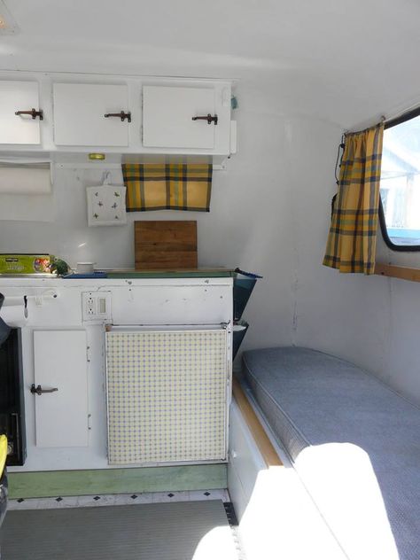 Don Cherry boler gaucho. Boler Trailer, Bed Measurements, Caravan Ideas, Dreams Do Come True, Van Conversion, Bunk Beds, Caravan, Trailer, Cherry