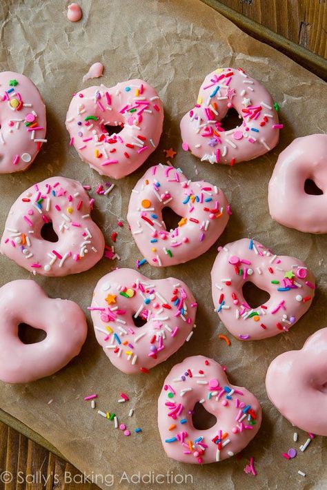 Pink Party Donuts | Sally's Baking Addiction Donuts Tumblr, Donut Recipe Fried, Fancy Donuts, Donut Decorating Ideas, Heart Shaped Food, Shaped Food, Cinnamon Donuts, Fried Donuts, Pink Desserts