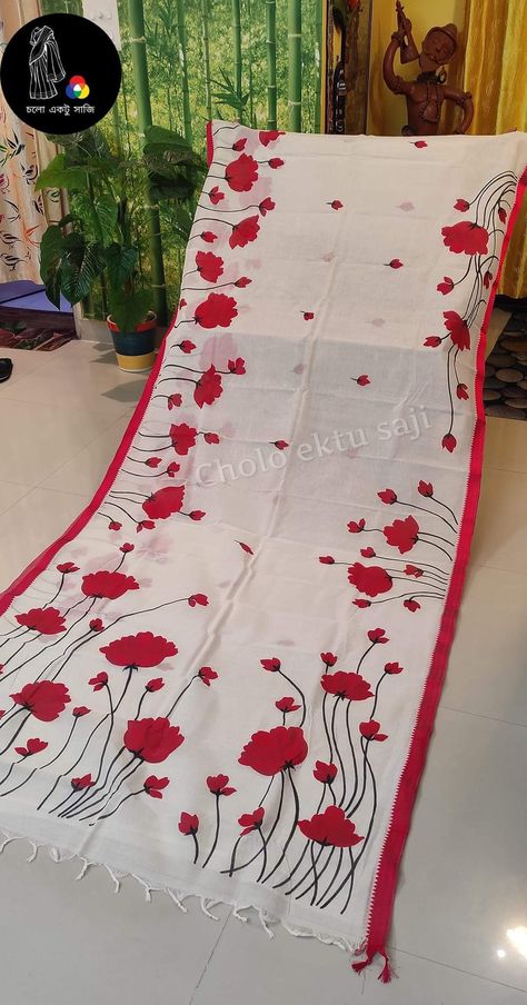 Simple Saree Painting Ideas, Hand Paint Saree Design, Handpainted Dupattas Design, Saree Hand Painting Designs, Table Cloth Painting Design, Fabric Paint Designs Creative, Dupatta Painting Designs, Fabric Painting On Saree, Saree Painting Ideas