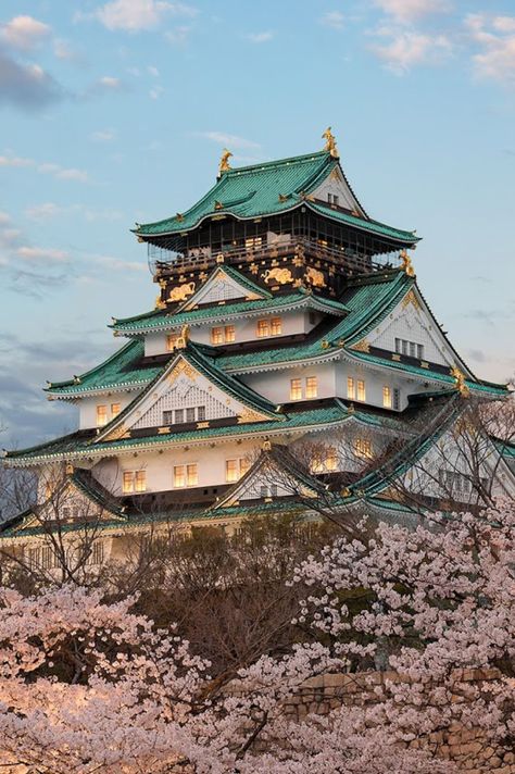 Spring Japan, Castle Drawing, Japan Holidays, Japan Architecture, Japanese Castle, Osaka Castle, Castle Aesthetic, Outdoor Photographer, Travel Japan