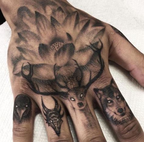 Finger Tattoos For Men, Hand Tattoo Cover Up, Tattoo Main, Herren Hand Tattoos, 30 Tattoo, Full Hand Tattoo, Feminine Skull Tattoos, Skull Hand Tattoo, Finger Tats