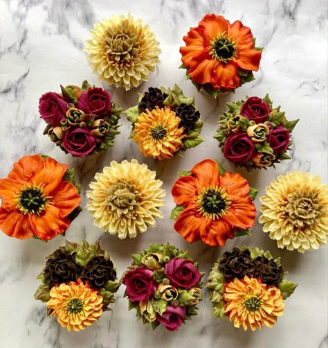 Fall Flowers Cake, Fall Flower Cupcakes Ideas, Fall Flower Cupcake Tutorial, Halloween Floral Cupcakes, Fall Coloured Cupcakes, Autumn Floral Cupcakes, Fall Baby Shower Cake, Fall Wedding Cupcakes, Fall Birthday Cakes