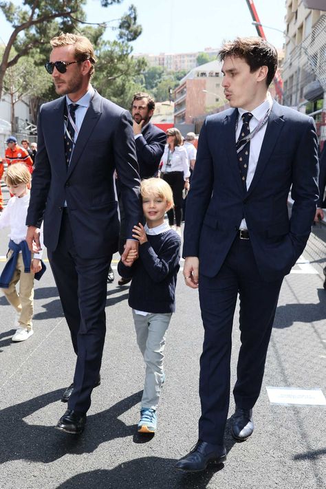 Pierre Casiraghi et ses charmantes têtes blondes retrouvent Louis Ducruet et Raphaël Elmaleh à l'ePrix Monaco Beatrice Borromeo, Miss France, Charlotte Casiraghi, Prince Albert, Jean Paul, Royals, Monaco, Royalty, Lifestyle