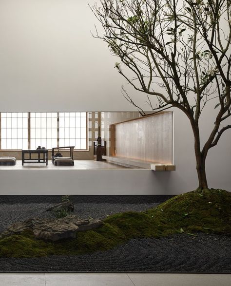 Indoor Courtyard, Zen Interiors, Japanese Home Design, Japan Architecture, Zen Room, Layout Architecture, Japanese Interior, Japanese Architecture, Japanese House