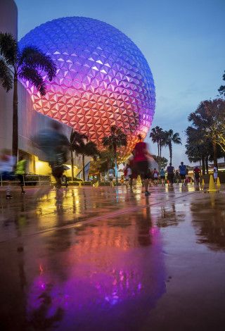 Run Disney Aesthetic, Disney Place, 10k Race, Disneyland Aesthetic, Walt Disney World Marathon, Disney Tourist Blog, Beer Growler, Disney World Pictures, Spaceship Earth