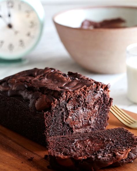 Double Chocolate Fudge-Stuffed Loaf Cake | Kitchn Outrageous Desserts, Desserts Brownies, Celebration Recipes, Chocolate Fudge Cake Recipe, Fudge Cake Recipe, Fudgy Cake, Chocolate Loaf Cake, Cake Loaf, Loaf Cake Recipes