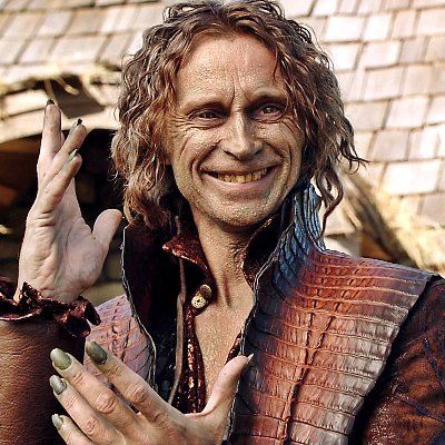 UK on Twitter: "There's a quote I really like: "Be who you are and say what you feel, because those who mind don't matter, and those who matter don't mind."… https://t.co/6wcw3ABI6o" Ouat Characters, Once Up A Time, The Dark One, Robert Carlyle, Captain Swan, Series Movies, Once Upon A Time, Movies Showing, Serie Tv