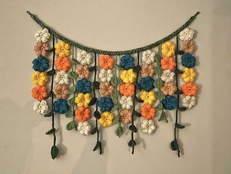 Crochet Quotes, Crochet Wall Art, Wall Hanging Designs, Crochet Wall Hangings, Handmade Wall Hanging, Hanging Flower Wall, Crochet Decoration, Crochet Home Decor, Diy Crochet Projects