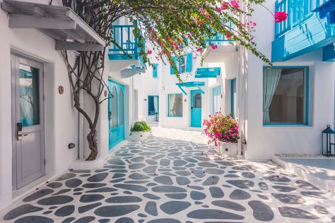 Just strolling through Greece’s picturesque alleys, soaking up all it’s nostalgic charm. *Happy sigh*  Have you visited #Greece with us yet?   #AffordableWorld #VisitGreece #TourismGreece Greece Style, Greece Fashion, Santorini Island, Voyage Europe, Places In Europe, Building Exterior, Santorini Greece, Travel Alone, Mediterranean Style