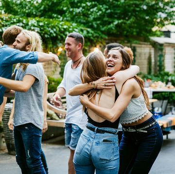 Young Group Of Friends Meeting Up For Barbecue, Hugging And Greeting Each Other. People Hugging, Friends Hugging, Acts Of Love, Pom Pom Girl, Celebrity Look Alike, Friends Laughing, Social Butterfly, Body Picture, People Laughing