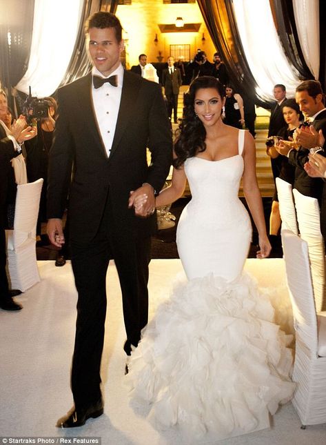 Her marriage may have only lasted 72 days but Kim Kardashian's wedding was so glam and over the top and we loved it! Kim Kardashian Wedding Dress, Most Expensive Wedding Dress, Kim Kardashian Wedding, Kardashian Wedding, Expensive Wedding Dress, Vera Wang Wedding, Celebrity Wedding Dresses, Wedding Dresses Vera Wang, Wedding Expenses