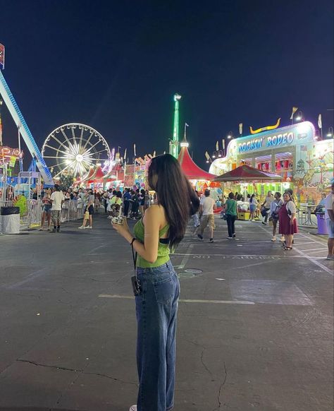 State Fair Outfit Ideas, State Fair Outfits, Fair Outfit Ideas, Carnival Photo Shoots, Amusement Park Outfit, Carnival Photography, Fair Outfit, Fair Outfits, Self Portrait Poses