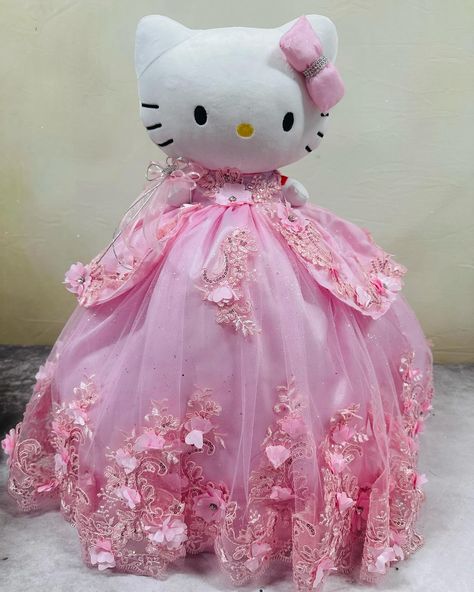 Last custom hello kitty’s doll Doll For Quinceanera, Hello Kitty Themed Quince, Hello Kitty Quinceanera Doll, Pink Quinceanera Theme Decoration, Quince Hello Kitty, Last Doll Quinceanera, Pink Quinceanera Ideas, Quinceanera Pink Theme, Hello Kitty Quince